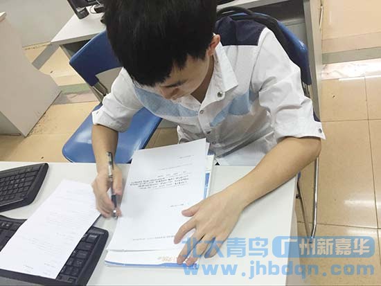 高考落榜生在广州新嘉华学IT薪酬超大学生