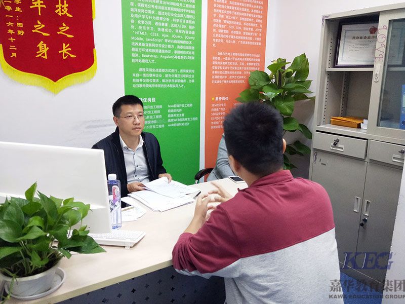 求实战型IT人才  多企业在深圳嘉华学校举行联合招聘会